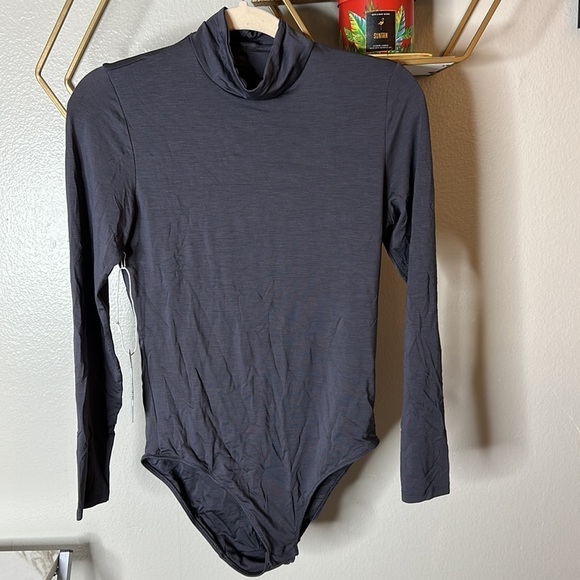 EVERLANE The Luster Mockneck Bodysuit NWT in Grey Size Medium SOLD OUT Online - Picture 6 of 9